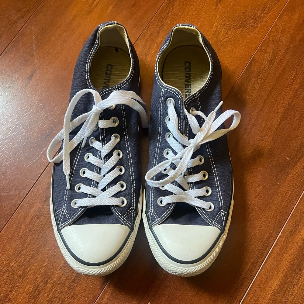 Men’s 9 Converse